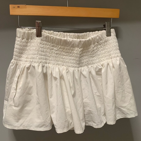 lululemon athletica Pants - Lululemon shorts that look like skirt! Size 8